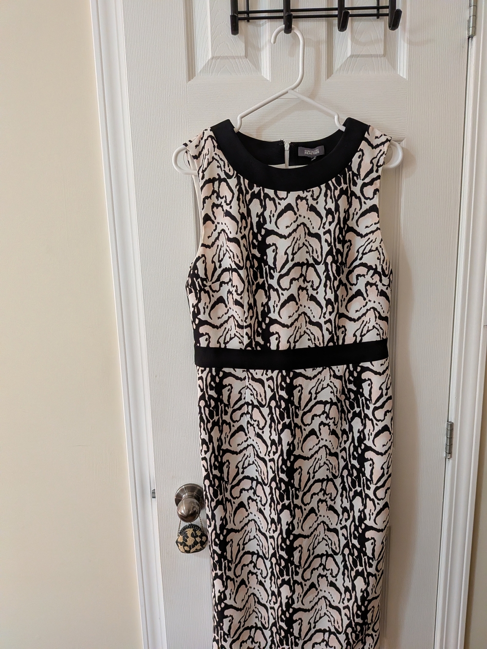Kenneth Cole Black & Cream Sleeveless Midi Sheath Dress
